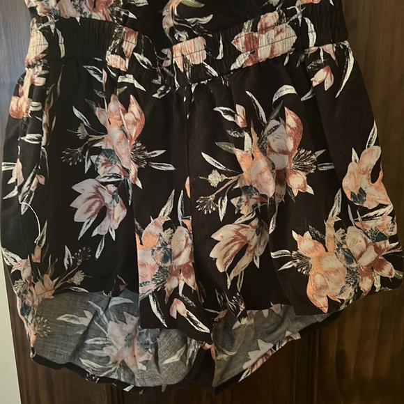 Floral black Romper - Picture 3 of 4